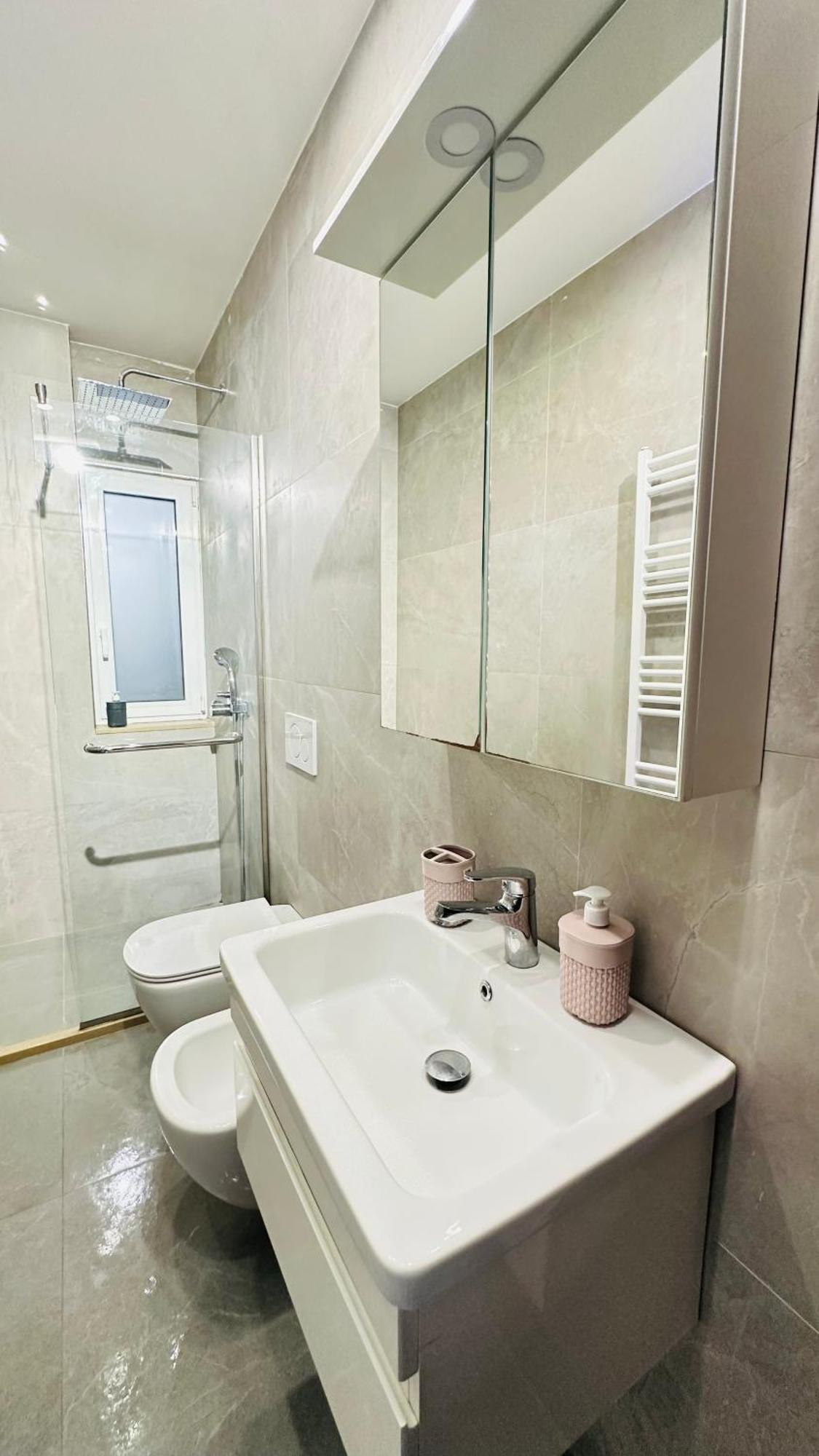 Bllok: Central Cozy Stay, 24/7 Self Check-In Tiranë Eksteriør bilde